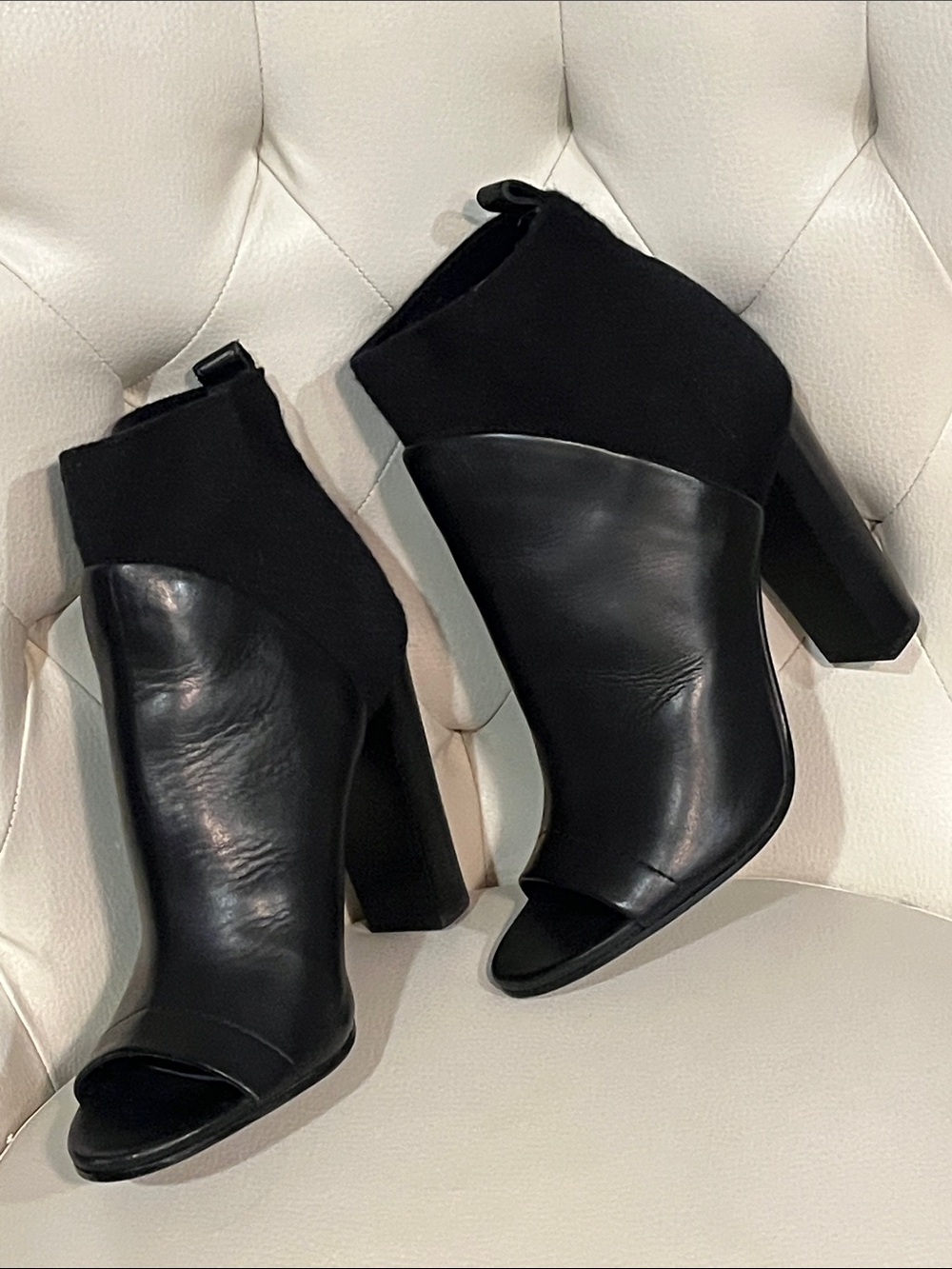 Vince Designer Black Leather Peep-Toe Block Heel Ankle Boots Beautiful Luxury
